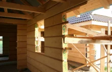 Spółka z czasów PiS miała budować tysiące domów z drewna. Powstały 33
