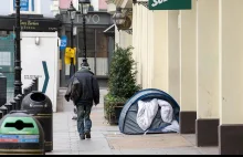 Wielka Brytania chce walczyć z namiotami, w których śpią bezdomni