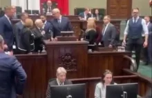 Kaczyński i PiS znowu robią cyrk z Sejmu