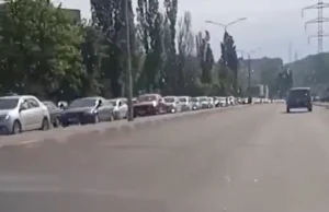 Rosjanie uciekają w popłochu. Sznur aut na autostradzie
