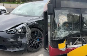 Auto rapera zderzyło się z warszawskim autobusem, kierowca uciekł.