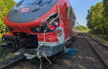 Pociąg wjechał w przyczepę kempingową. Doszło do wybuchu