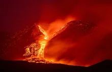 Groza na Sycylii. Etna zasypuje miasta popiołem, ludzie z torbami na głowach