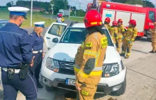 Nieletni Niemcy uderzyli w wóz strażacki skradzionym samochodem