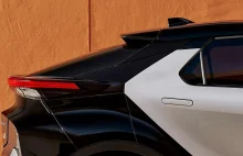 Ulubiony crossover Polaków przeceniony o 21 100 zł. Pełna hybryda w standardzie