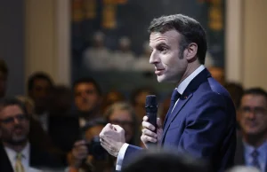 Francja: Emmanuel Macron rozważa referendum w sprawie imigracji.