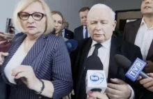 Dziennikarze pytają Kaczyńskiego, czyje jest "pierwsze kolano RP"