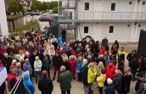 Niemcy. Mieszkańcy Kirchheim zaprotestowali przeciwko zakwaterow. 192 uchodźców