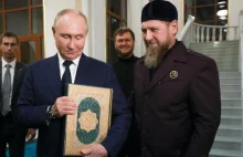 Putin całuje Koran i szuka przyjaciół. A za plecami nowy wróg rosji w natarciu