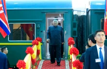 Kim Dzong Un wsiadł do pancernego pociągu Jedzie na rozmowy z Putinem