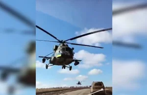 Lecieli prosto na kierowców. Piloci Mi-8 w akcji