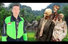 Żyją z trupami pod jednym dachem zwyczaj z indonezyjskiej wyspy