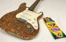Budowa Stratocastera z 1200 kolorowych ołówków