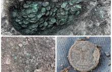 Skarb 8000 rzymskich monet z IV wieku odkryty wykrywaczem (GALERIA)