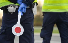 Pobili go, bo odmówił dmuchnięcia w alkomat. Podatnik zapłaci 160 tysięcy.