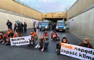 Protest Ostatniego Pokolenia w Warszawie. Zablokowali Wisłostradę