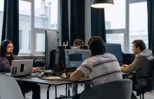 Trzeci kwartał 2025 przyniósł na rynku IT boom rekrutacyjny i odbicie płac