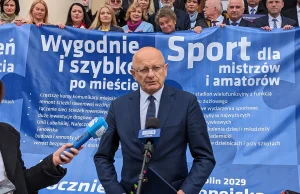 Prezydent Lublina Krzysztof Żuk przed wyborami unika pytań o swoje poglądy