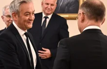 Biedroń wymachiwał długopisem z Pałacu Prezydenckiego. Dziennikarka TVP zwraca u