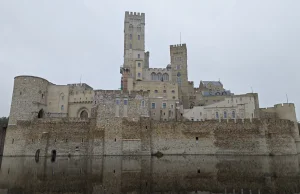 Szykuje się oblężenie zamku w Stobnicy. Znamy termin