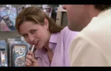 Pam z The Office świruje pawiana w sklepie