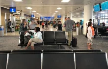 USA: Wściekła się na lotnisku. Dwóch ochroniarzy wylądowało w szpitalu