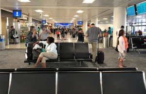 USA: Wściekła się na lotnisku. Dwóch ochroniarzy wylądowało w szpitalu