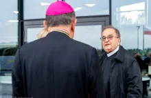 Kościół złapie się za kieszeń po wyborach? "Coś pękło". Na Rydzyka padł strach.