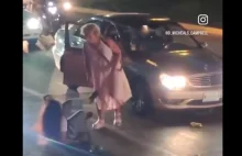 Wyskoczyli na drodze do pary staruszków i boleśnie tego pożałowali