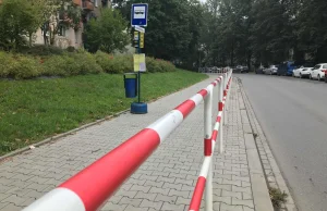 Przystanek autobusowy dla... biegaczy przez płotki