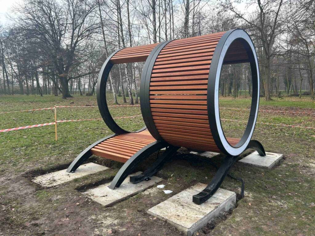 Ławka za 120 tysięcy, z której... nie można korzystać. Kontrowersyjna inwestycja