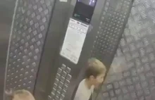 Chłopak ze strachu przed wojną obsikał konsolę windy