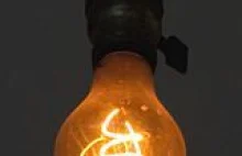 Najdłużej działająca żarówka świata od 122 lat oświetla remizę strażacką