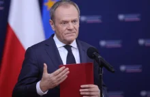 Tusk wyprzedził Morawieckiego. "Miało być skromnie, a jest z rozmachem"