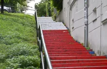 Tajemnicza sprawa w Podgórzu. Kolorowe schody zostały przemalowane