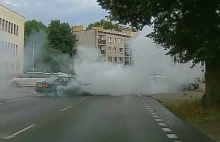 Kierowca BMW "palił gumę" przed Sądem Okręgowym w Koszalinie.