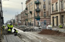 W Łodzi trwa remont ulicy Przybyszewskiego. 99% niższy czynsz i ulgi dla mieszka