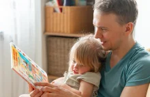 Zajmuje się dziećmi więcej niż żona: "komentarze, jakie słyszę, są masakryczne"