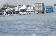 Powódź na Półwyspie Arabskim. Polacy utknęli na lotnisku w Dubaju. "27 godzinach