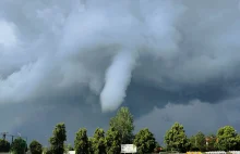 Trąba powietrzna pod Wrocławiem! Czyżby jakiś przekaz od natury?????????