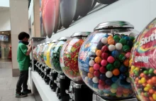 Mikroplastik ukryty nawet w gumie do żucia. Naukowcy ostrzegają