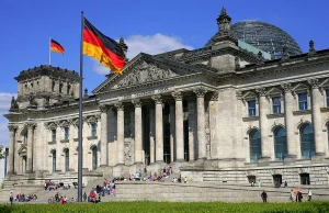 Niemiecki biznes ostrzega przed ekstremistami. Ale tylko prawicowymi