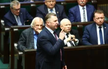 "Trzech muszkieterów" PiS. Za plecami Kaczyńskiego toczy się ambicjonalna gra