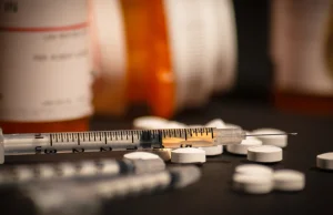Czy psylocybina pomoże zwalczyć kryzys opioidowy w USA?