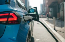 Niemcy ominą zakaz spalinowych pojazdów od 2035. Krach sprzedaży elektryków w UE