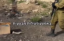 Izraelscy żołnierze ratują psa w Strefie Gazy