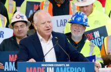 Tim Walz: Trump wydrukował swoje Biblie w Chinach