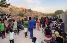 Lampedusa ogłosiła stan wyjątkowy. Na wyspę przebyło kilka tysięcy imigrantów