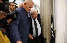 Kaczyński z prywatną ochroną, z bronią. Zignorował słowa Marszałka Sejmu.