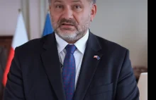 Neosędzia wchodzi na salę, a my już płacimy.